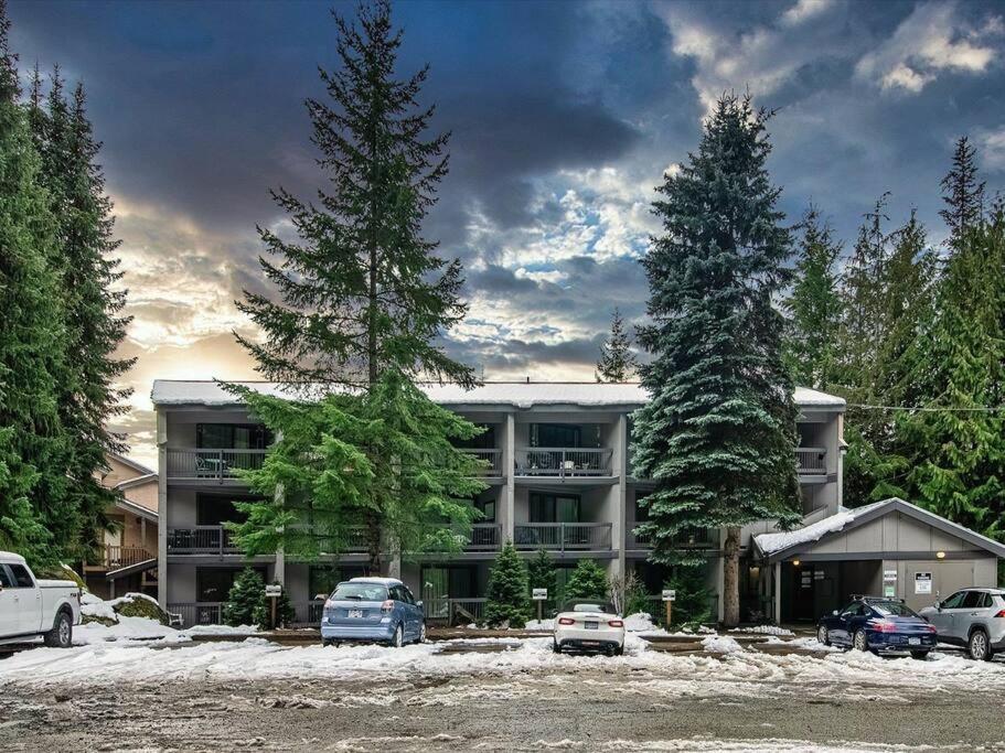 Casa Creekside - Walk To Gondola, Shops, Lakes! Whistler Esterno foto