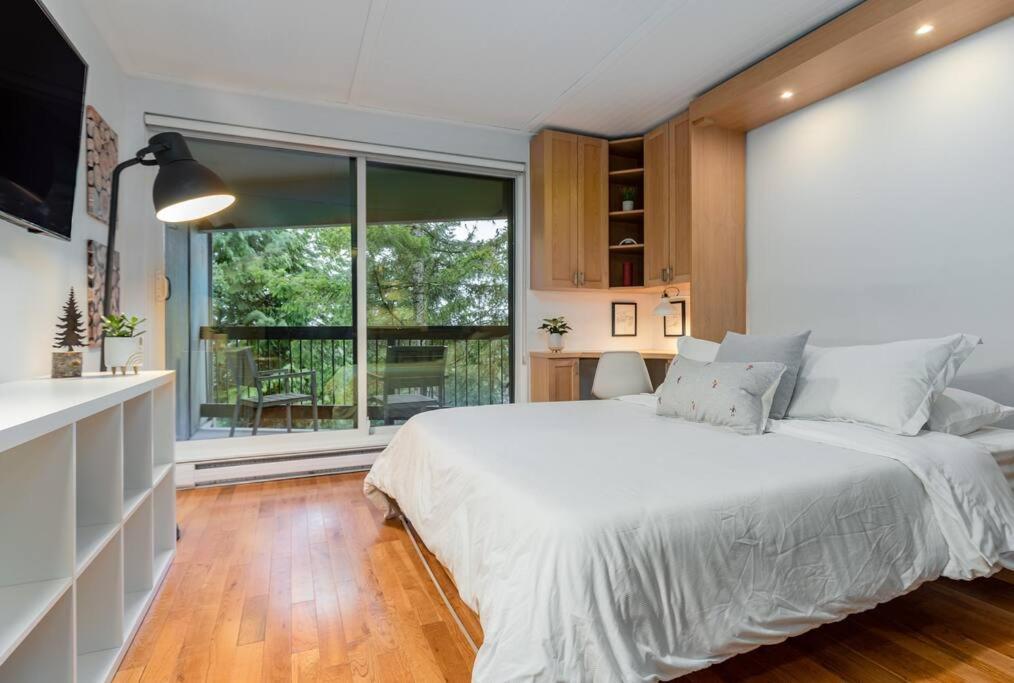Casa Creekside - Walk To Gondola, Shops, Lakes! Whistler Esterno foto